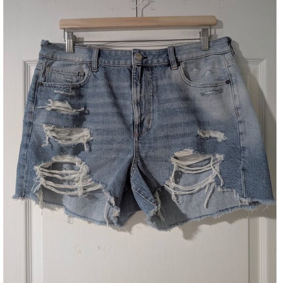(Flaws) NWT AE | Distressed Mom Shorts in light blue - Picture 3 of 16